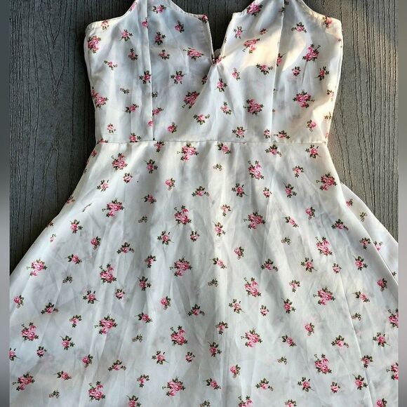 RUE 21 spring summer v neck adjustable spaghetti strap WHITE FLORAL DRESS new - Picture 15 of 16